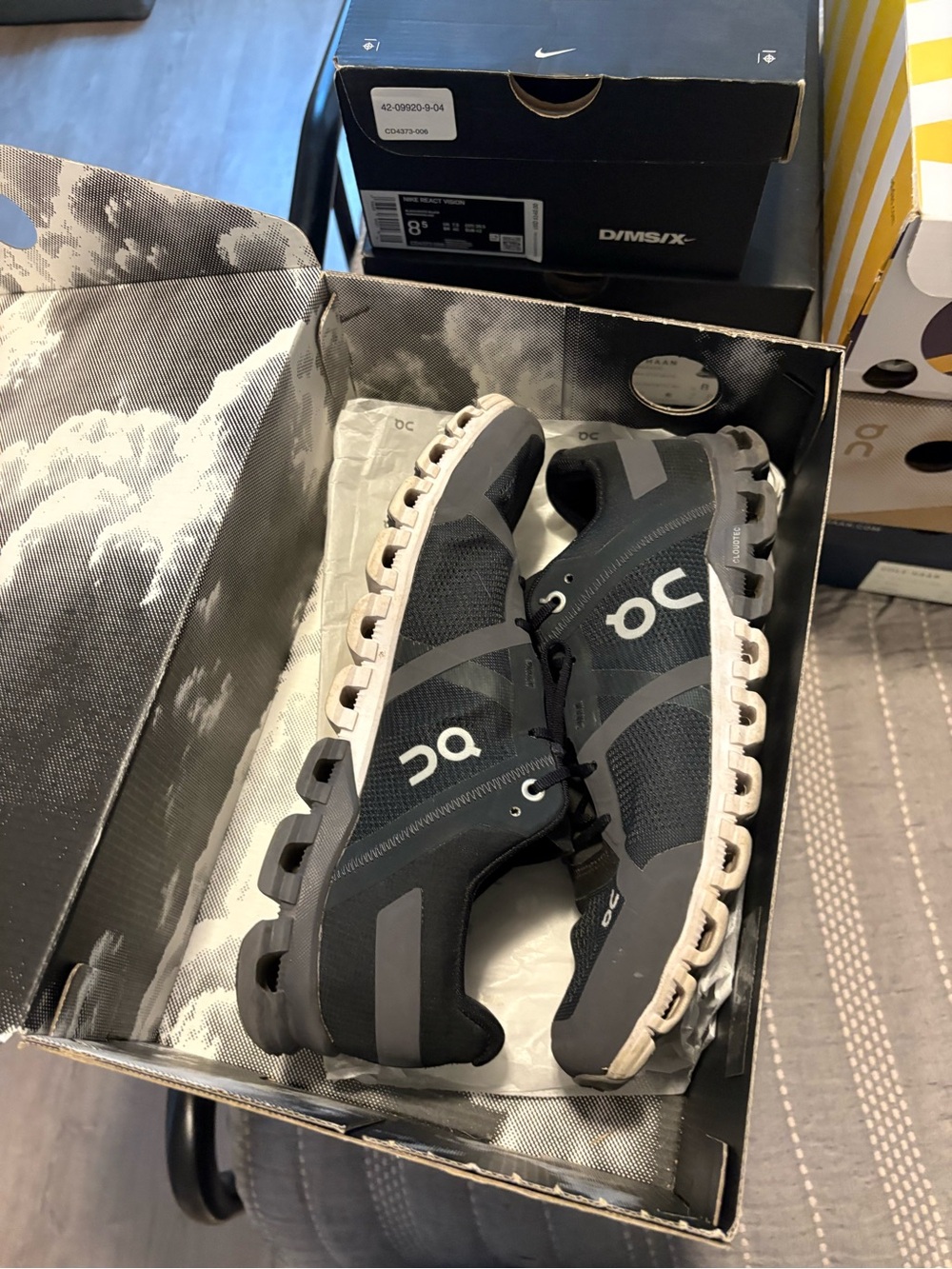 On Running Men's Athletic Shoes in Black and Gray